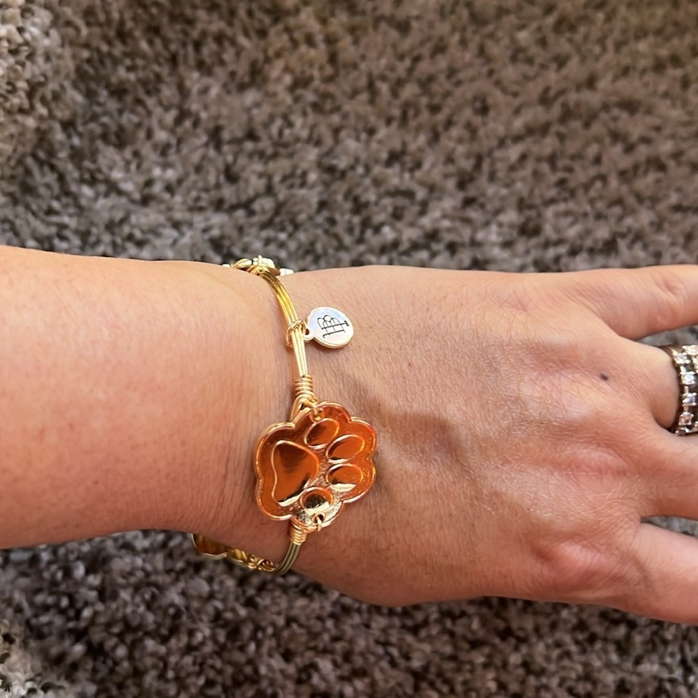 Gold Paw Print Wire Bracelet 3 Paws